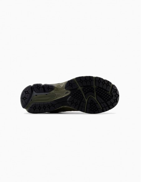 ZAPATILLAS NEW BALANCE 2002R X CORDURA "DARK CAMO"