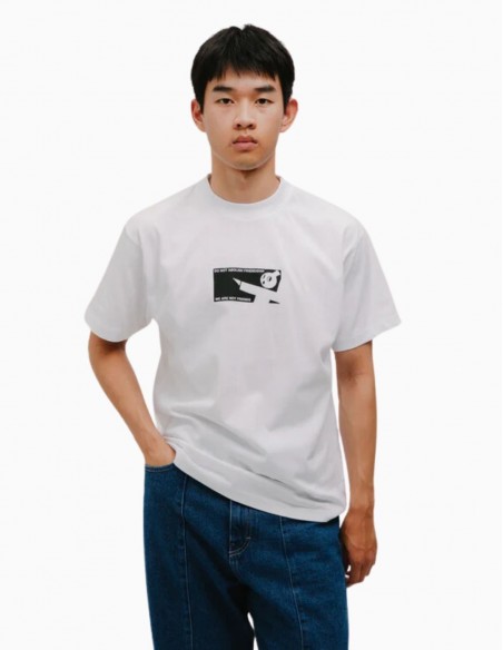 CAMISETA WE ARE NOT FRIENDS KEEP IT