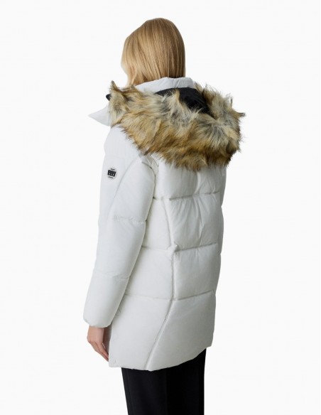 ABRIGO BSB ACOLCHADO CON CAPUCHA DE PELO BLANCO