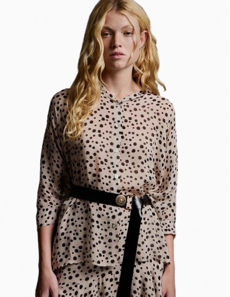 CAMISA BSB ESTAMPADA NUDE Y NEGRA CON CINTURÓN