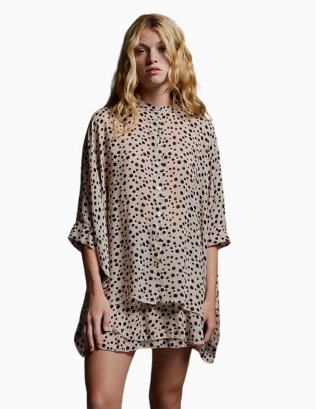CAMISA BSB ESTAMPADA NUDE Y NEGRA CON CINTURÓN