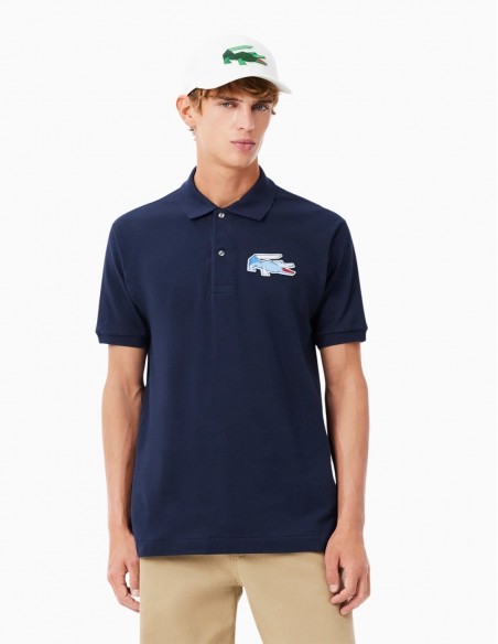 POLO LACOSTE L.12.12 CON INSIGNIA CLÁSICO AZUL...