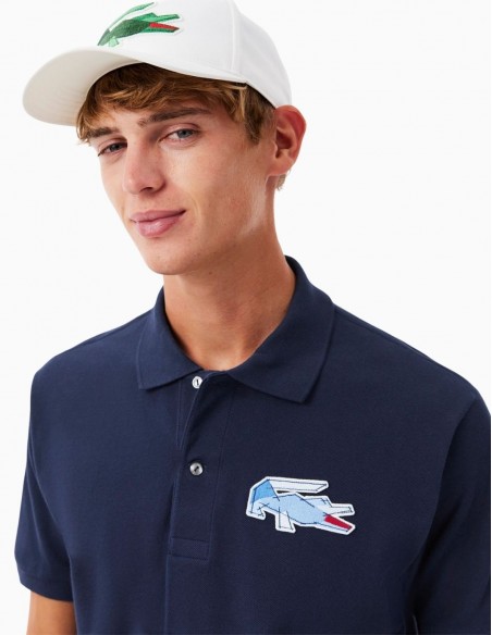 POLO LACOSTE L.12.12 CON INSIGNIA CLÁSICO AZUL...